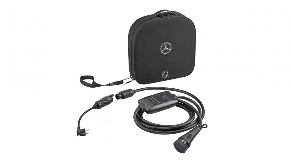 Η Mercedes λανσάρει ένα φορητό wallbox για ηλεκτρικά